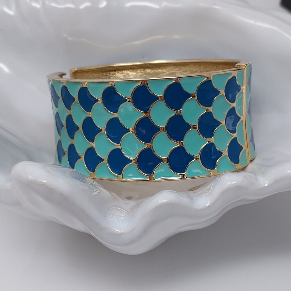 Vintage Enamel Fish Scale Clamper Hinge Bracelet Cobalt Aqua Gold Tone Retro 90s